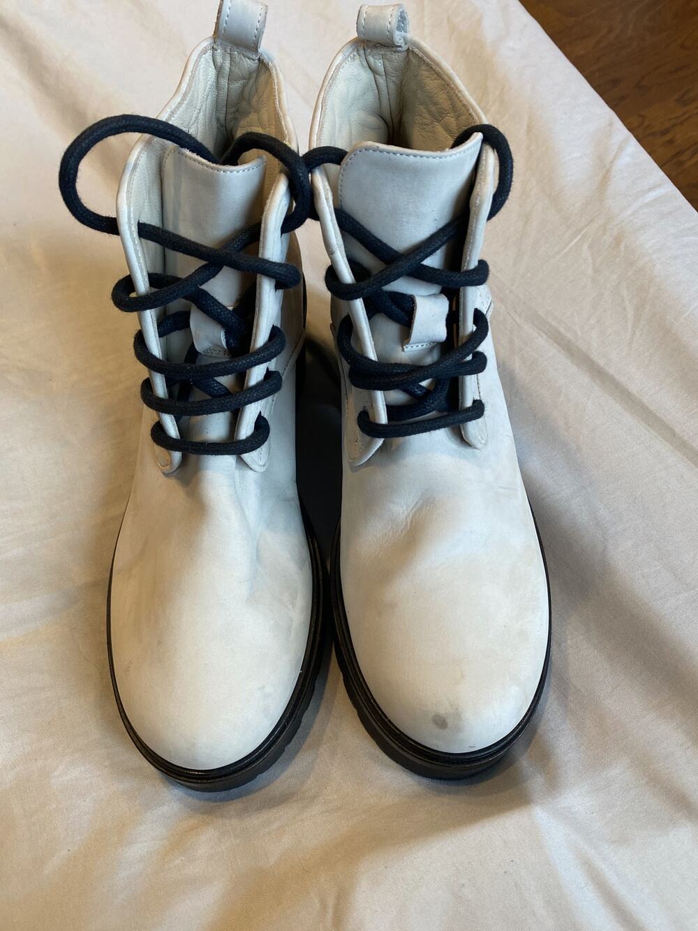 Women's Bootie 6.5 White Faux Leather Quilted Lace Up Block Heel Round Toe Boots